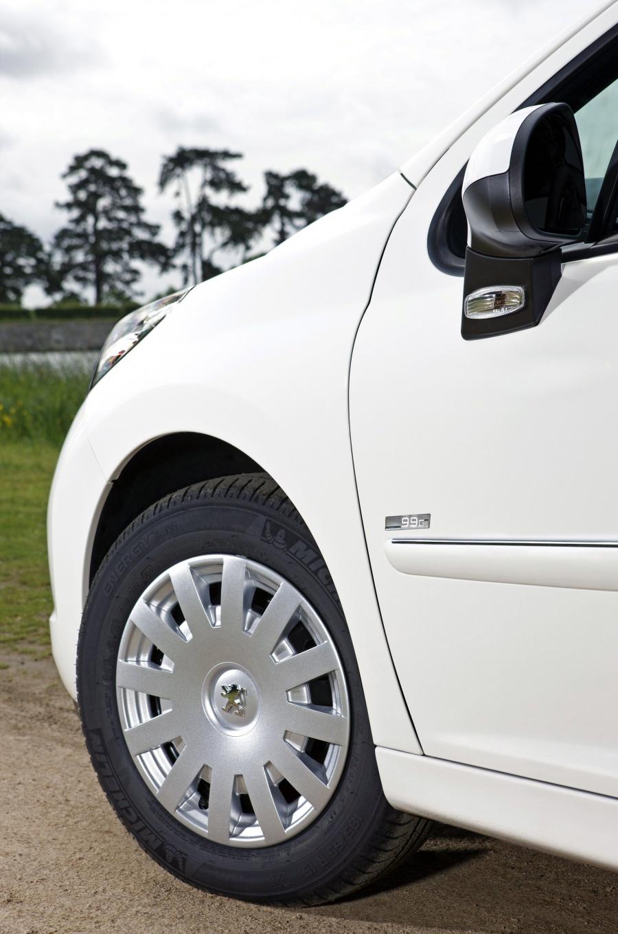  Peugeot 207 Economique 2009 года  (фото 4 из 10)